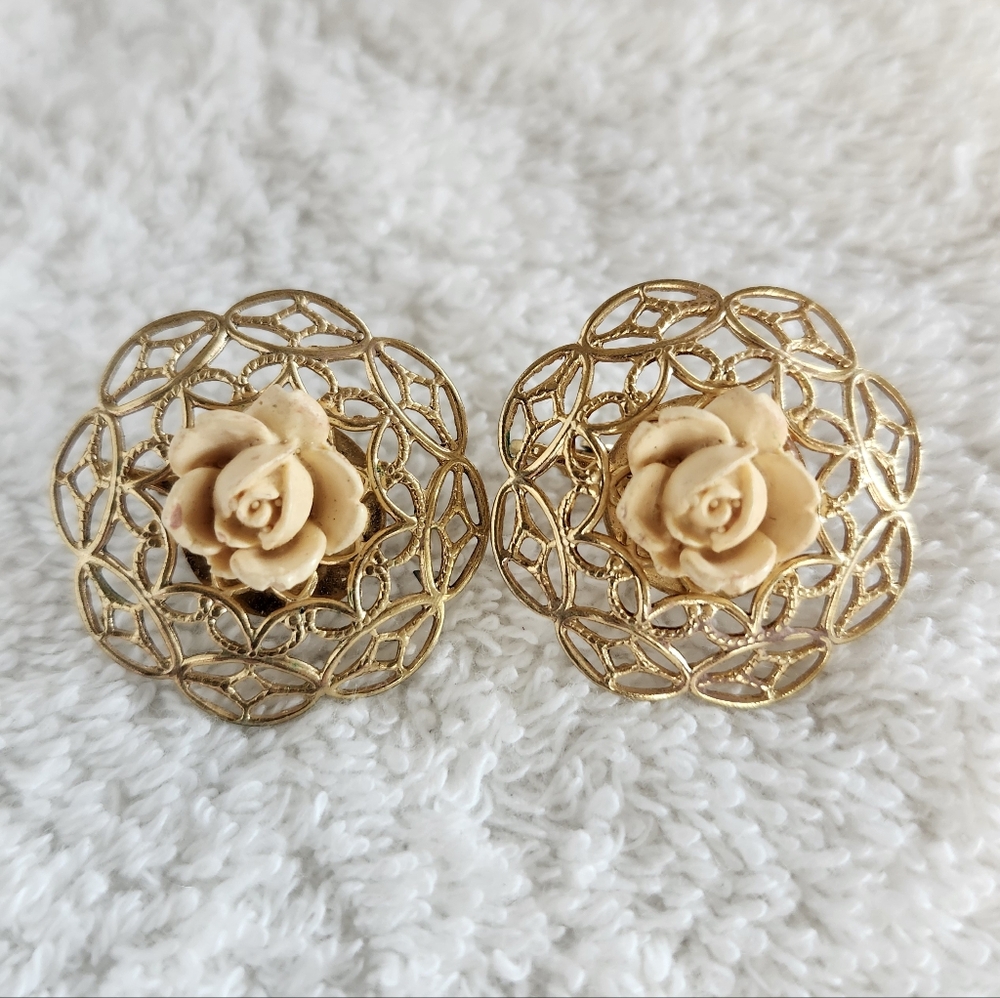 👉*VTG* IVORY ROSE & GOLDTONE FILIGREE CLIP EARRINGS ~CARVED FAUX IVORY ~80s